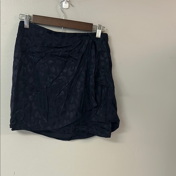 Elegant Black Skirt - Picture 1 of 5